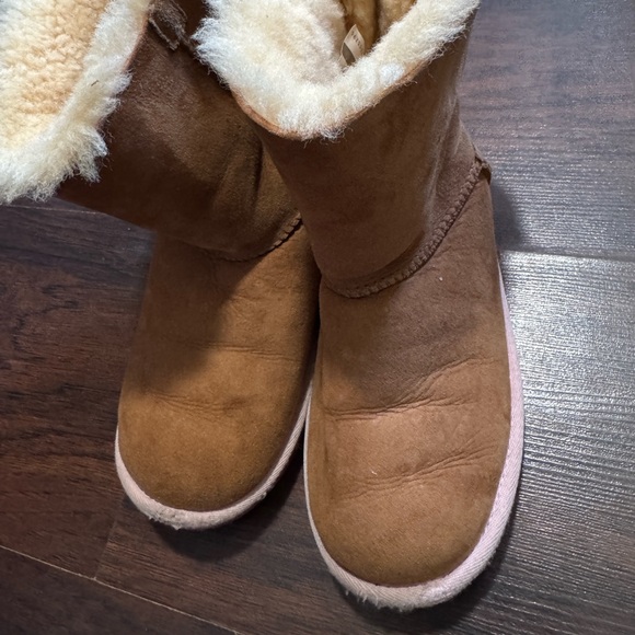 UGG Kids Tan and Pink Bailey Bow Boots - Picture 2 of 10